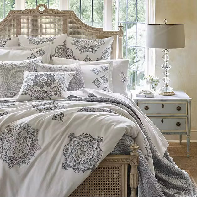 French Style Solid Wood Rattan King Size Bed Hand Carved Bedroom Queen Size Bed Furniture Sets